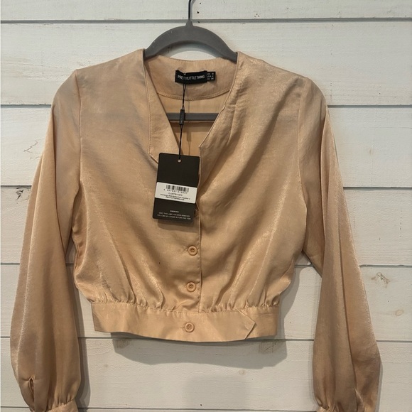PrettyLittleThing NWT Champagne Satin Button Front Crop Shirt - Picture 6 of 10